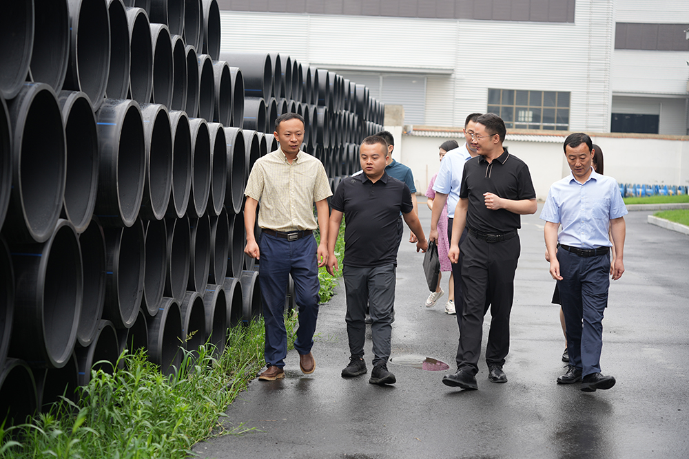 肥西縣桃花鎮(zhèn)政協(xié)聯(lián)絡組長韓雪松，鎮(zhèn)黨委副書記軒耀等一行蒞臨豪家股份調(diào)研交流2